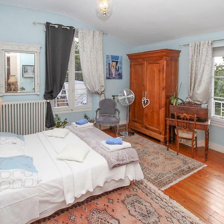 Manoir Des Turets Acomodação com café da manhã Yvré-lʼÉvêque Exterior foto