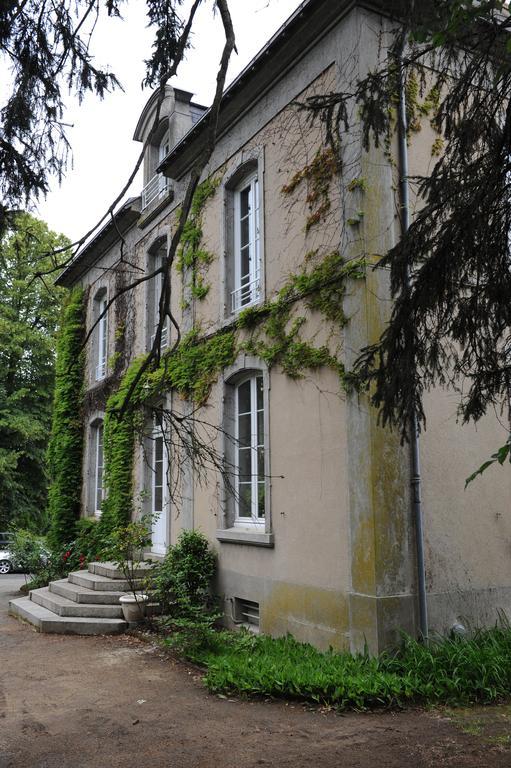 Manoir Des Turets Acomodação com café da manhã Yvré-lʼÉvêque Exterior foto
