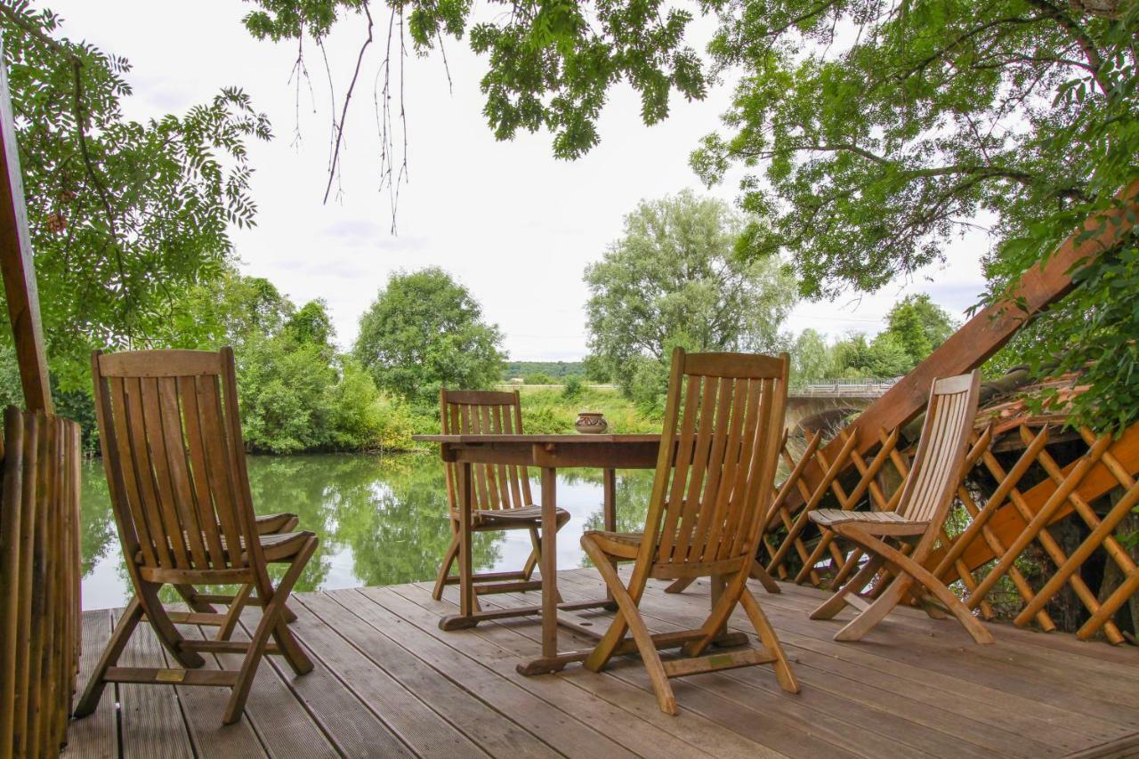 Manoir Des Turets Acomodação com café da manhã Yvré-lʼÉvêque Exterior foto