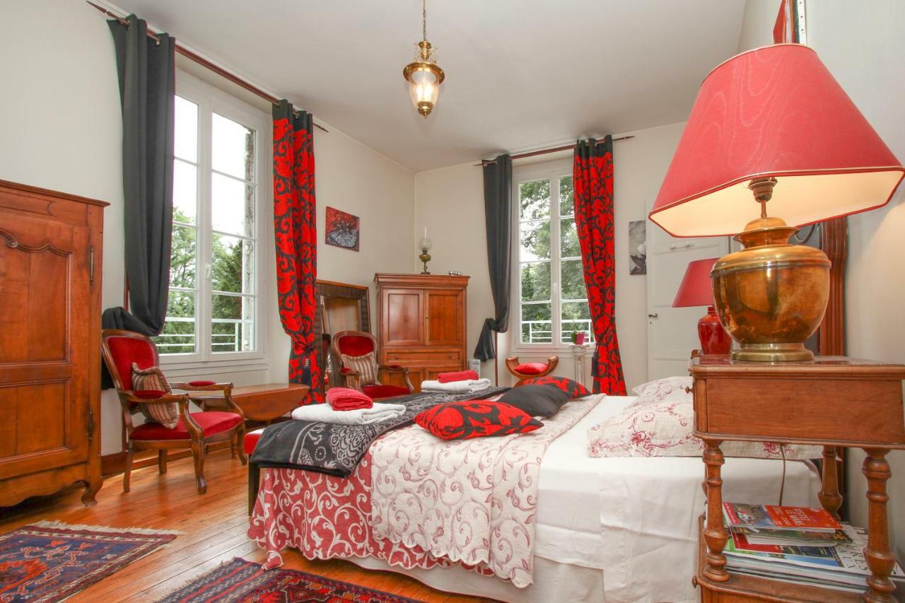 Manoir Des Turets Acomodação com café da manhã Yvré-lʼÉvêque Exterior foto