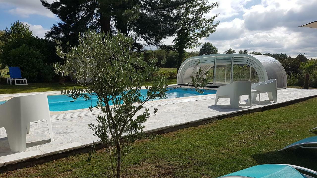 Manoir Des Turets Acomodação com café da manhã Yvré-lʼÉvêque Exterior foto